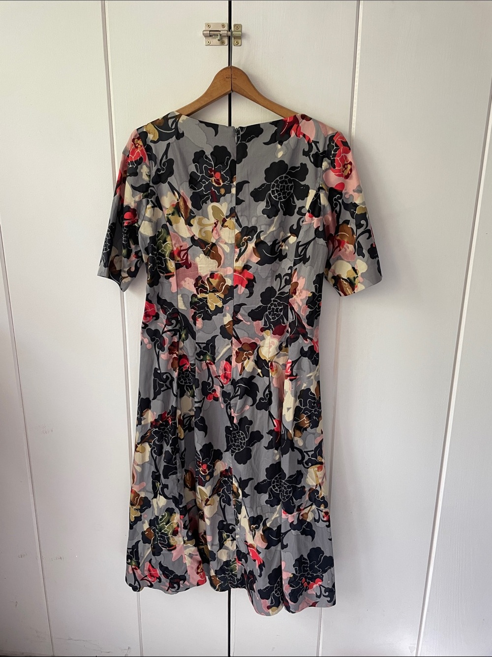 Toast UK gray, black, red cotton floral midi dress US size 10 - Picture 5 of 9